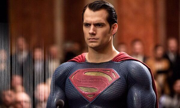 Зак Снайдер наконец-то показал Генри Кавилла в черном костюме Супермена из «Лиги справедливости»