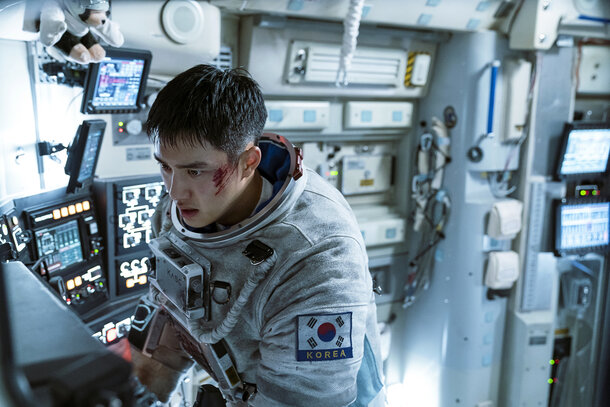 В прокат выходит корейская фантастическая драма «Луна»