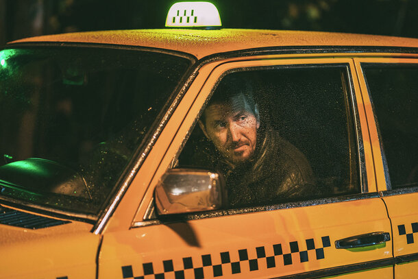 Кирилл Кяро за рулем такси Харона в трейлере сериала «Пассажиры» 