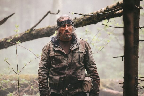 Потерявший зрение Дмитрий Нагиев выживает в диком лесу в трейлере триллера «Не ощупь»