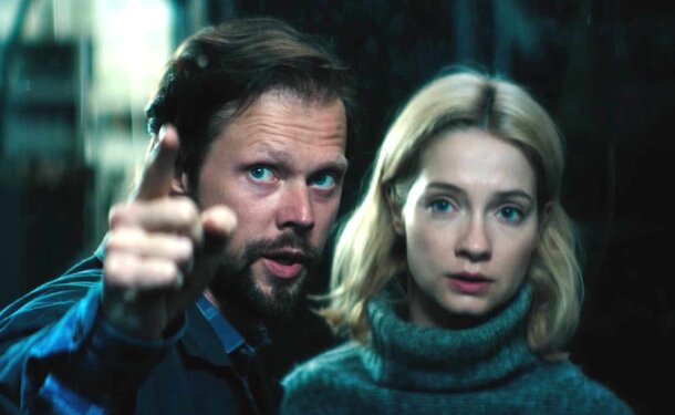 Даниил Воробьев и Мария Луговая в сериале «Любовь сквозь время»