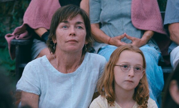 Мать и ее маленькая дочь пребывают на грани нервного срыва в трейлере фильма «Планета Джанет»