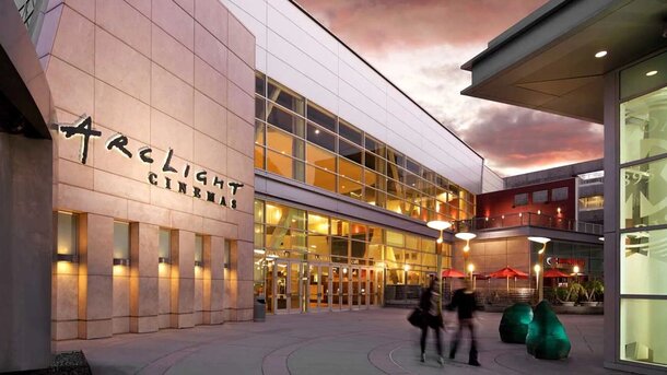 Знаковые кинотеатральные сети ArcLight Cinemas и Pacific Theaters не сумели пережить пандемию