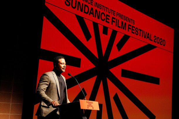Крупнейший фестиваль независимого кино «Сандэнс» в 2022 году пройдет полностью в виртуальном формате 