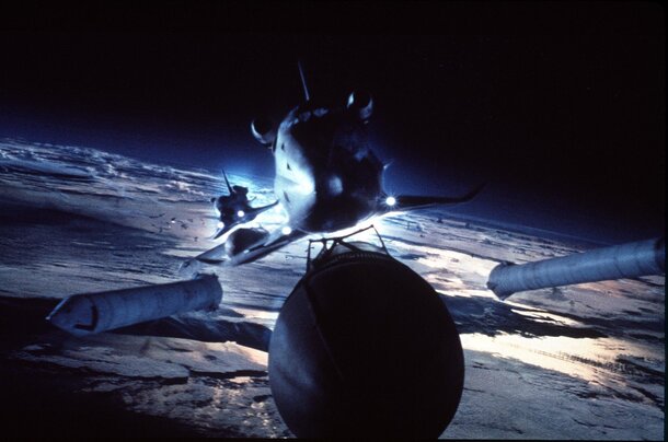 Майкл Бэй рад, что фильм «Армагеддон» предсказал реальную миссию NASA по отражению метеоритов