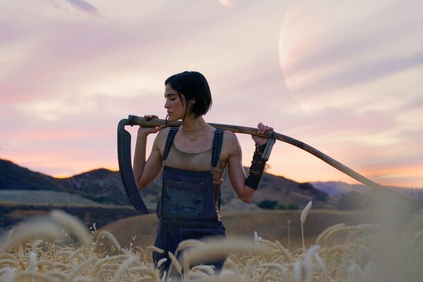 София Бутелла сражается за свою планету в эпичном трейлере «Мятежной Луны» Зака Снайдера 