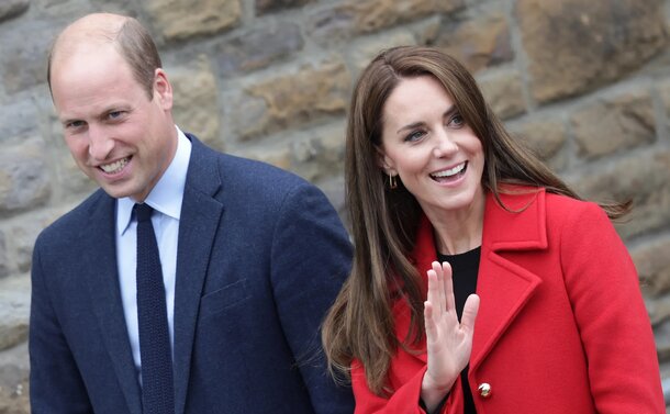 Молодые принц Уильям и Кейт Миддлтон: появился первый кадр со съемок шестого сезона «Короны» 