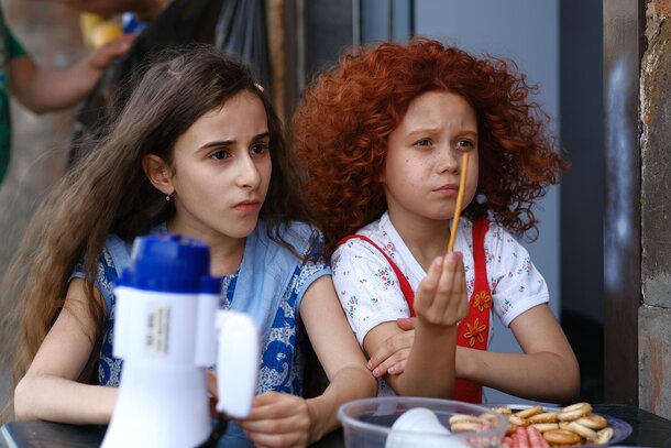Семейный сериал о дружбе двух армянских девочек: вышел трейлер приключенческой комедии «Манюня»
