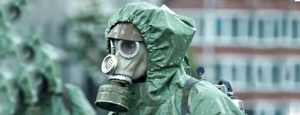 «Реальность страшнее вымысла»: дизайнеры сериала «Чернобыль» передали медработникам партию масок 