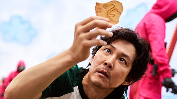 Южнокорейский сериал «Игра в кальмара» имеет шанс побороться за прайм-таймовую премию «Эмми»