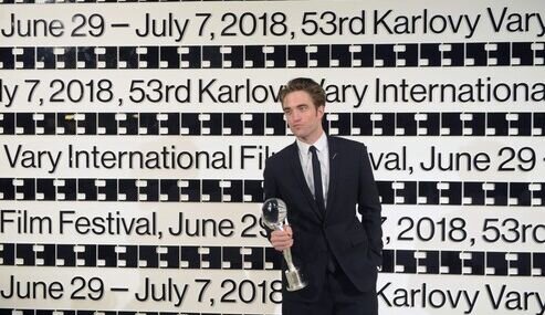 Роберт Паттинсон получил награду на кинофестивале в Карловых Варах
