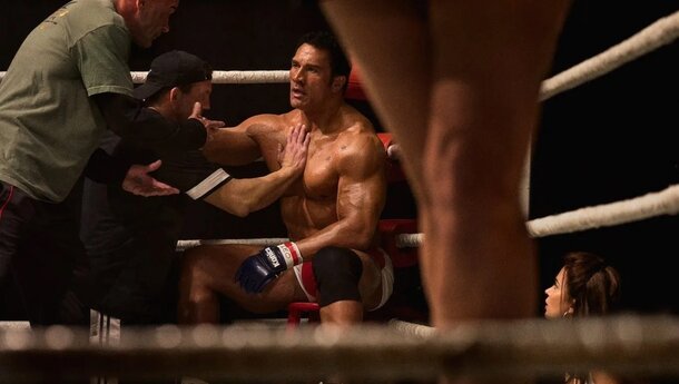 Дуэйн Джонсон перевоплощается в легенду UFC в трейлере байопика «Крушащая машина»