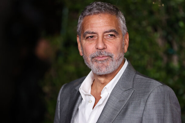 Джордж Клуни выступит режиссером многосерийного политического триллера «Департамент»