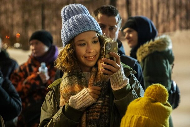 Алина Алексеева призывает верить в чудеса в трейлере новогоднего фильма «Ёлки-иголки» 