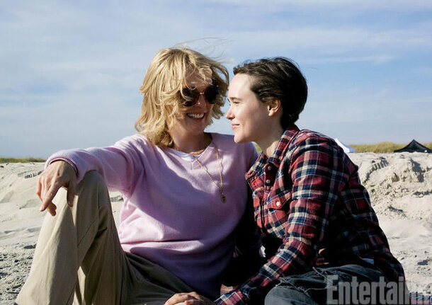 Первый взгляд: Джулианна Мур и Эллен Пэйдж в роли гей-пары в «Праве на наследие»