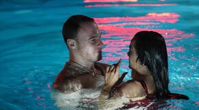 5 новых ромкомов, которые продлят летнее настроение