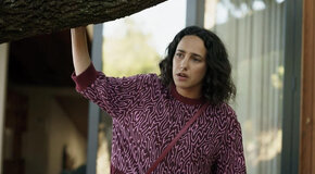 Женские истории и путешествия во времени: 5 апрельских сериалов «Амедиатеки», которые нельзя пропустить