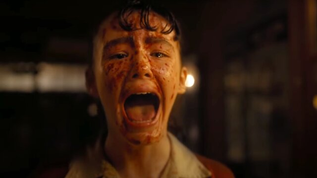 Пеннивайз терроризирует детей в терйлере сериала «Оно: Добро пожаловать в Дерри»