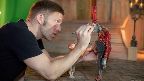 Режиссер «Бамблби» Трэвис Найт снимет для Netflix фильм о вампирах