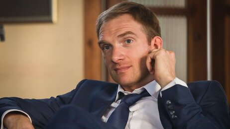 Человек, который убедил всех: обзор нового сериала «Медиатор»