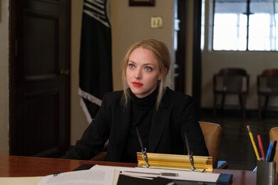 Критики нахваливают мини-сериал «Выбывшая» с Амандой Сайфред Критики нахваливают мини-сериал «Выбывшая» с Амандой Сайфред