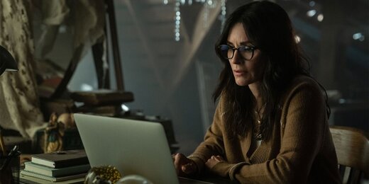 Кортни Кокс осматривает свой новый дом в отрывке из сериала «Сияющая долина» Кортни Кокс осматривает свой новый дом в отрывке из сериала «Сияющая долина»