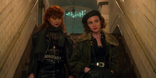 ЦРУ нанимает отошедшую от дел русскую шпионку в трейлере сериала Netflix «С холода» ЦРУ нанимает отошедшую от дел русскую шпионку в трейлере сериала Netflix «С холода»