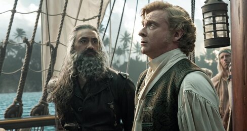 Сериалы «Наш флаг означает смерть» и «Медленные лошади» продлены на новые сезоны