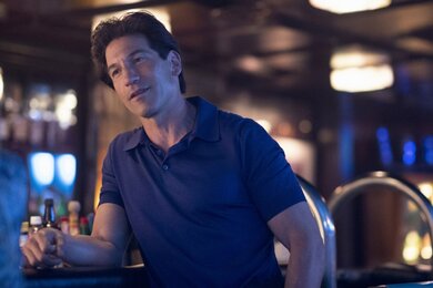 Джон Бернтал противостоит суровому миру в трейлере сериала «Американский жиголо»