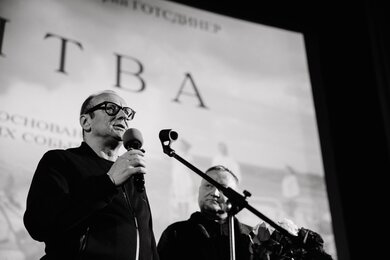 О долге врача, эпохе и настоящих профессионалах: Интервью с режиссером фильма «Клятва» Романом Нестеренко