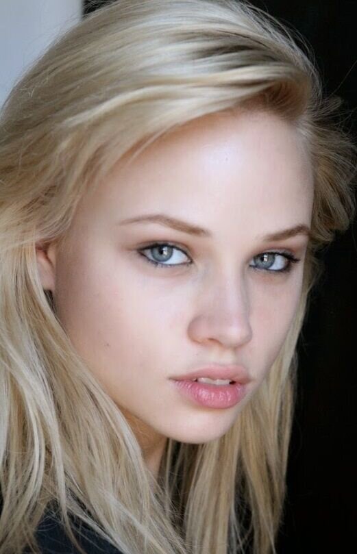 Makenzie Leigh Actress