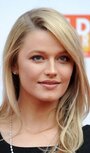 Lili Trevers Biografiya Lichnaya Zhizn Travers is the granddaughter of fellow actors virginia mckenna and bill travers.1 she studied english at durham university, and lives in. kinoafisha