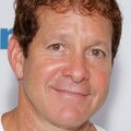 Steve Guttenberg
