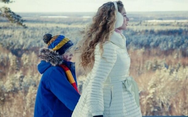 «Ура! Каникулы!»: Рецензия Киноафиши Кадр из фильма «Ура! Каникулы!»