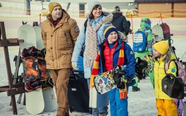 «Ура! Каникулы!»: Рецензия Киноафиши Кадр из фильма «Ура! Каникулы!»