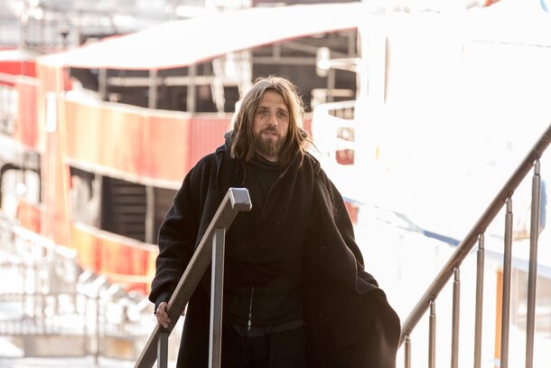 Сергий продолжает мочить нечисть пачками. Теперь на большом экране. 