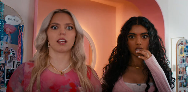 Спустя ровно 20 лет пластиковые девчонки вернулись с музыкальным ремейком.&nbsp; 