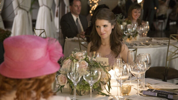 Шестеро за столом, не считая собаки Шестеро за столом, не считая собаки