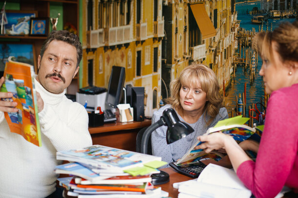 Режиссер самых известных клипов группы «Ленинград» сняла комедию о разводе, в которой героиня Анны Михалковой учится жить без мужа. Режиссер самых известных клипов группы «Ленинград» сняла комедию о разводе, в которой героиня Анны Михалковой учится жить без мужа.