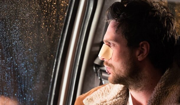 Не очень жуткое, но убедительное кино про борьбу с зависимостями. Аарон Тейлор-Джонсон во главе и выдающийся второй план компенсируют излишне ровный и спокойный темп повествования.&nbsp; 