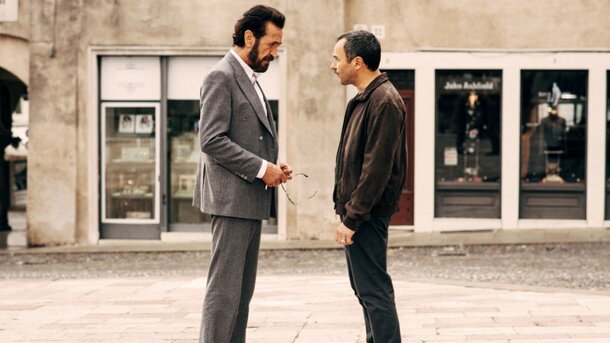 Итальянский триллер о лицемерии зажиточного класса и тяжелой судьбе иммигрантов. 