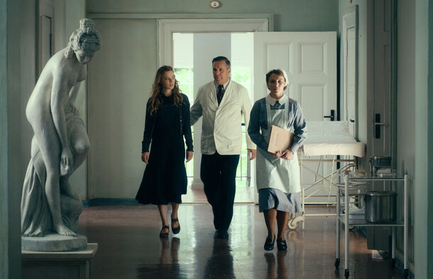 Монументальная и не слишком оригинальная трехчасовая драма об отношениях большого художника с историей и государством.    Монументальная и не слишком оригинальная трехчасовая драма об отношениях большого художника с историей и государством.  