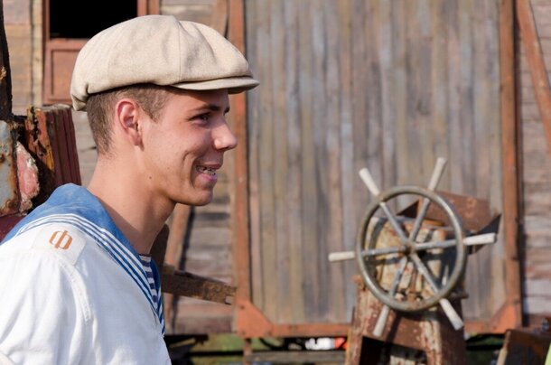 Многослойная и путанная история о странностях жизни и истории. 