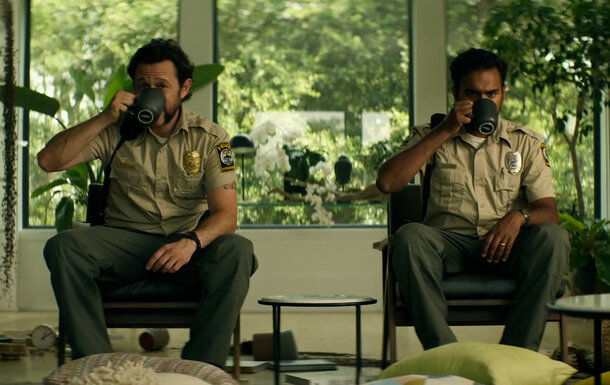 Джозеф Гордон-Левитт, Лили Джеймс и Химеш Патель соревнуются, кто из них более алчный. Джозеф Гордон-Левитт, Лили Джеймс и Химеш Патель соревнуются, кто из них более алчный.