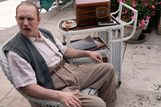 Том Харди красочно угасает в новом фильме про стареющего гангстера. 