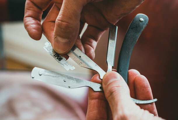 Рецензия на мюзикл «Суини Тодд» на Таганке: Когда барбер берётся за бритву ради мести