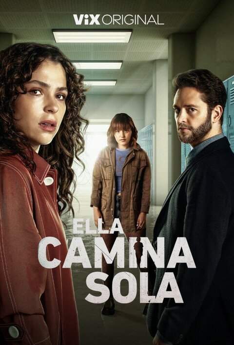 Ella Camina Sola poster