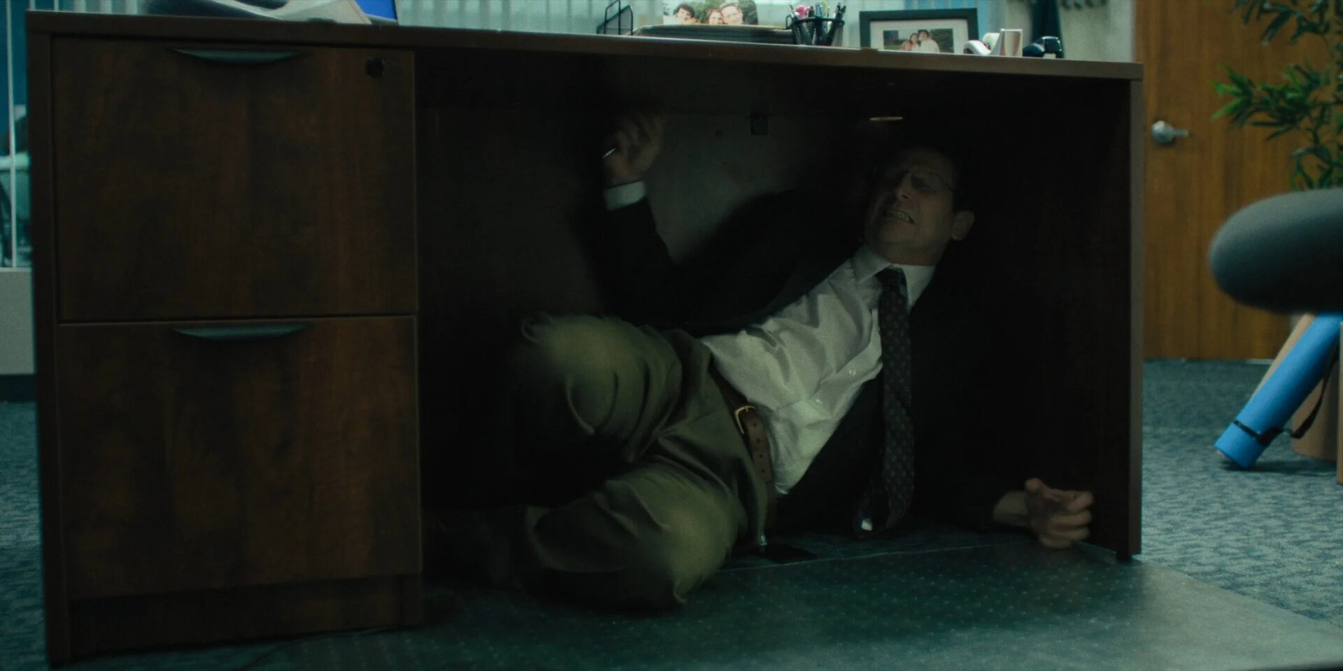 Сериал года? У «Мебельной компании» 100% на Rotten Tomatoes — и настроение как в «Офисе», только куда страшнее «Мебельная компания»