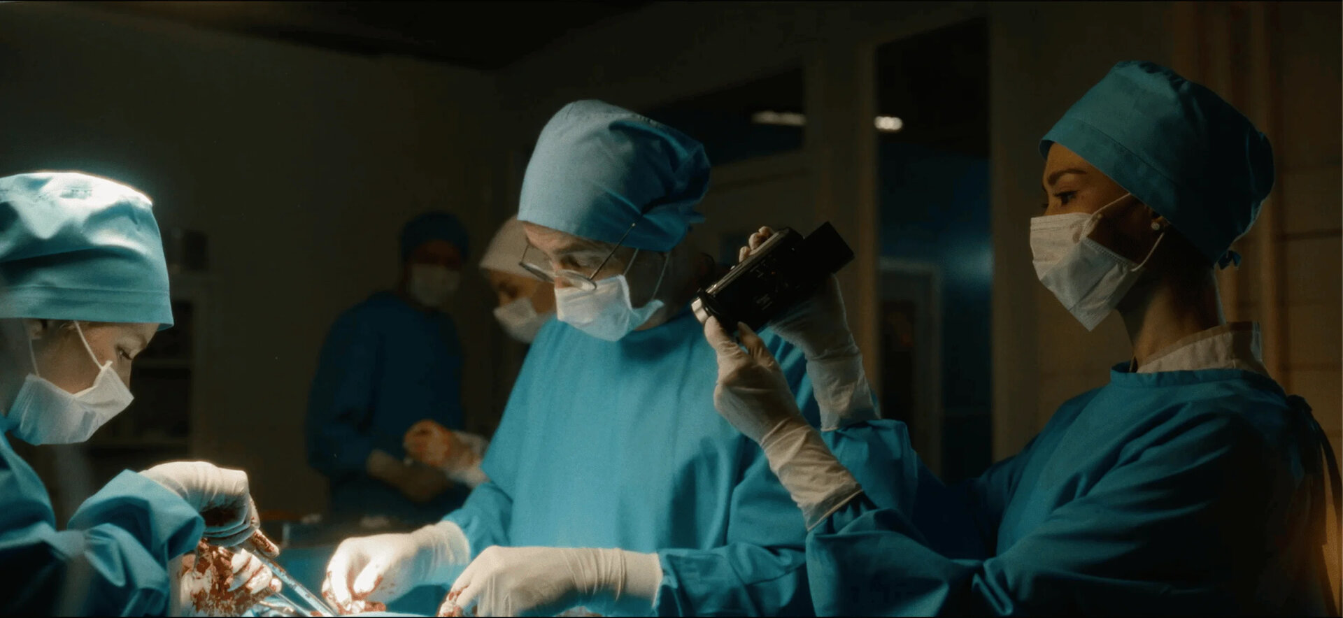 «Фулл Хаус» от режиссера «Ночного дозора» покажет профессию врача без прикрас: если ждете легкий медицинский сериал — проходите мимо «Фулл Хаус»