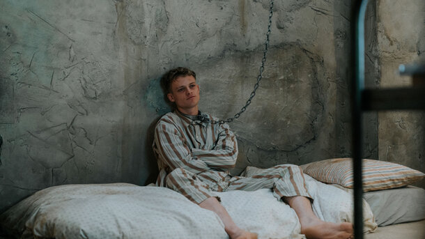 На цепи - дублированный трейлер